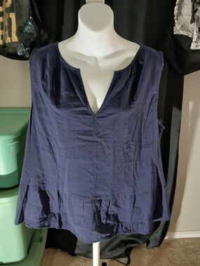 NWT GAP Navy Sleeveless V-Notch Pleated Peplum Lightweight Spring Summer Tank